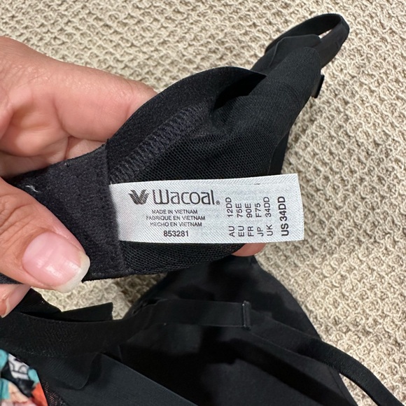 Wacoal Black Underwire Bra with Adjustable Straps - Picture 6 of 6